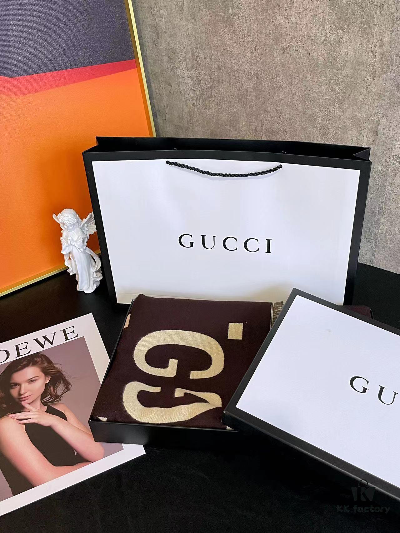 Gucci High-End Reversible Scarf