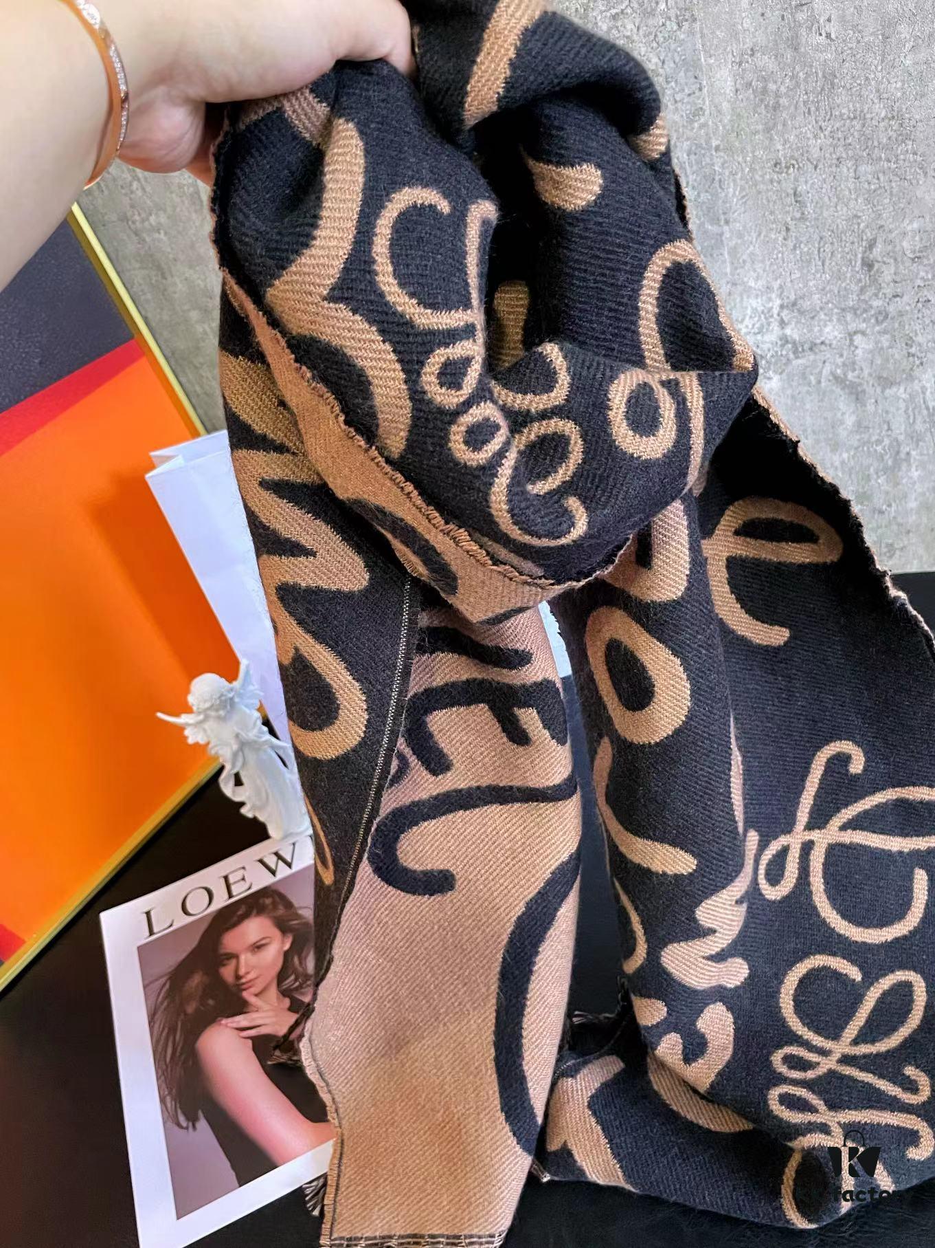 Loewe 2022 New Arrival Graffiti Double-Sided Scarf Unisex