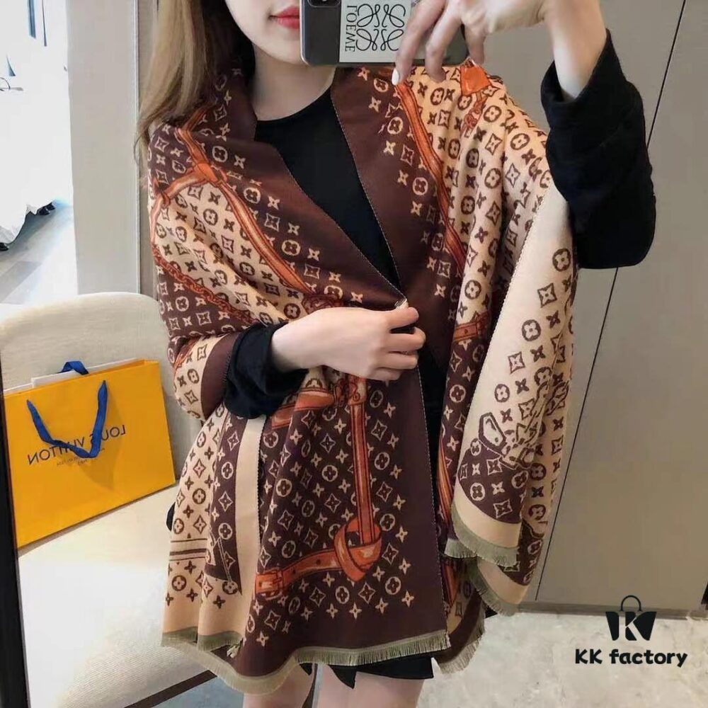 LV Clover Double-Sided Shawl in Monogram Color, 2020 Autumn-Winter New Warm Shawl Scarf with Four-Leaf Clover Jacquard, Premium Gift-Grade Accessory