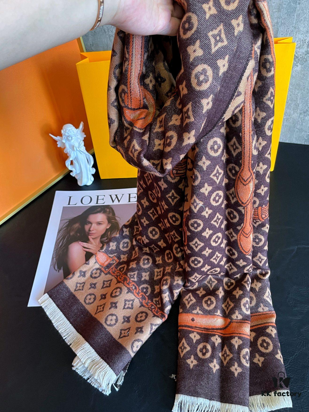 6931a97dccd8ab3d7af9de0d LV Clover Double-Sided Shawl in Monogram Color, 2020 Autumn-Winter New Warm Shawl Scarf with Four-Leaf Clover Jacquard, Premium Gift-Grade Accessory