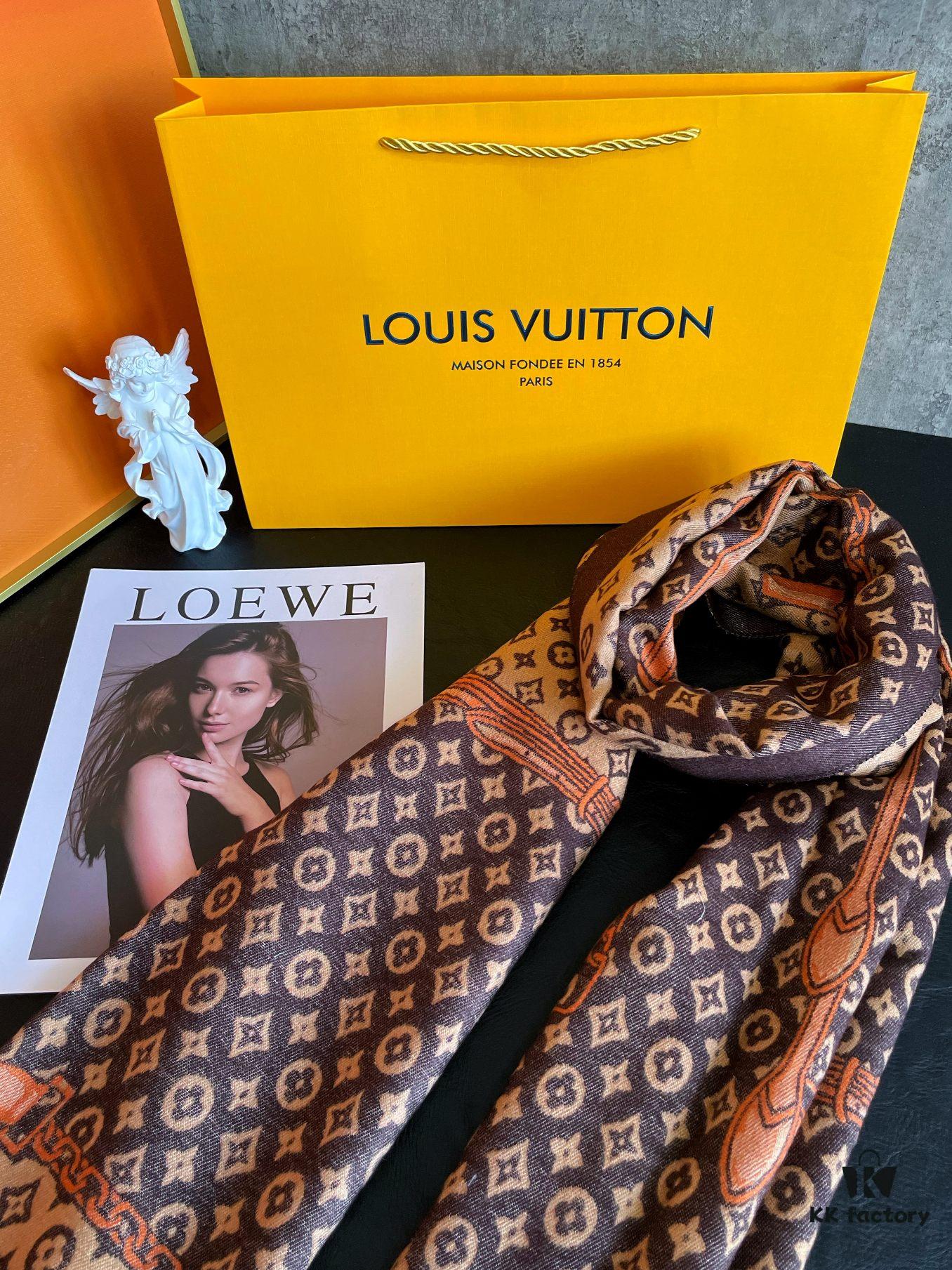 6931a97dccd8ab3d7af9de0e LV Clover Double-Sided Shawl in Monogram Color, 2020 Autumn-Winter New Warm Shawl Scarf with Four-Leaf Clover Jacquard, Premium Gift-Grade Accessory