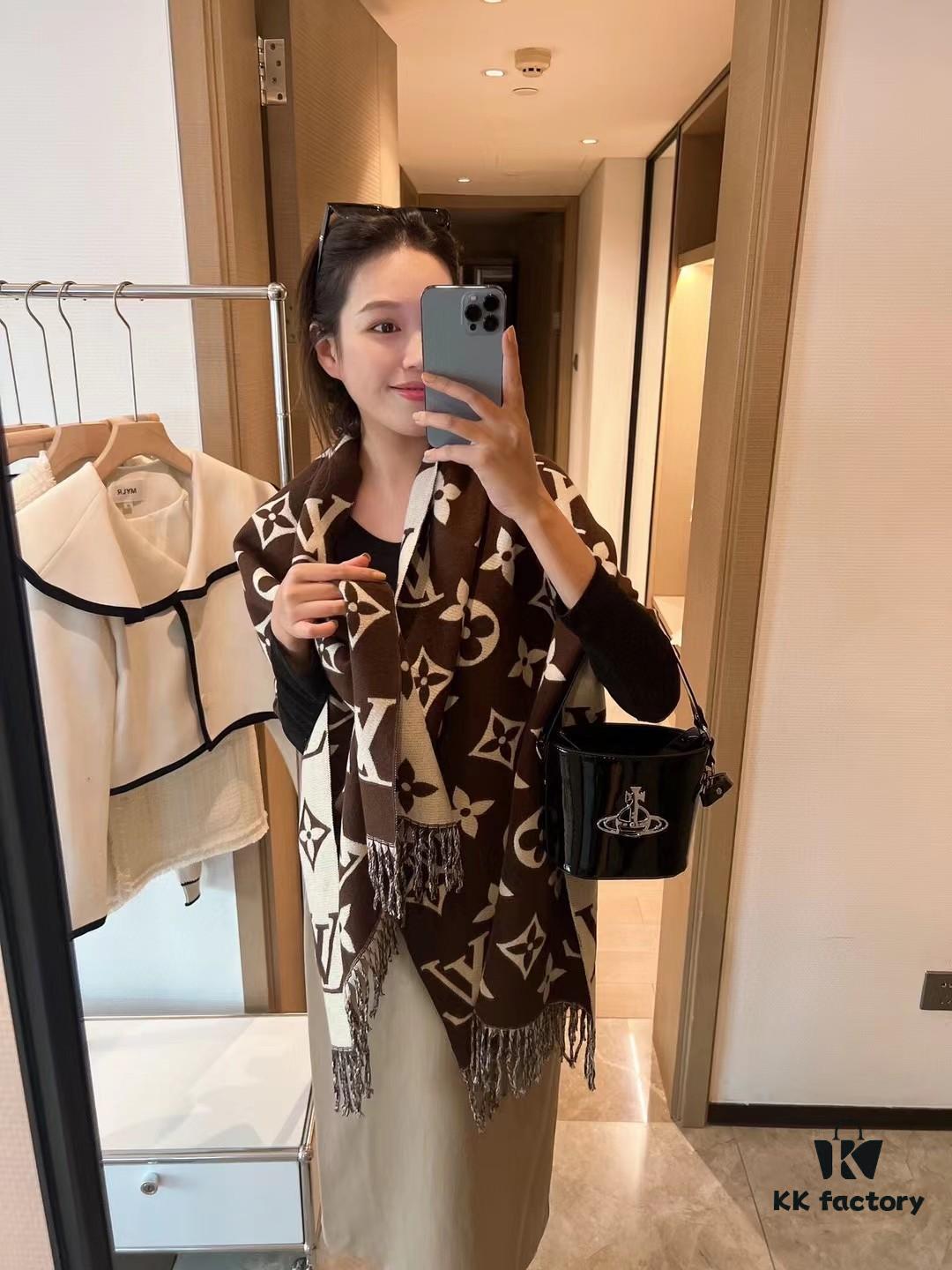 LV Official Website Same Style Double-Sided Cashmere Scarf in Gray