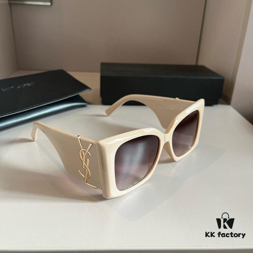 YSL Saint Laurent Sunglasses, absolutely in love, the aura when worn is perfectly on point, greatly slimming the face, large-frame design yet surprisingly lightweight, with just-right temple curvature for a comfortable, feather-light fit!