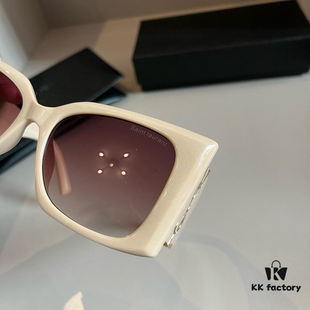 6931a989ccd8ab3d7af9ded2 YSL Saint Laurent Sunglasses, absolutely in love, the aura when worn is perfectly on point, greatly slimming the face, large-frame design yet surprisingly lightweight, with just-right temple curvature for a comfortable, feather-light fit!