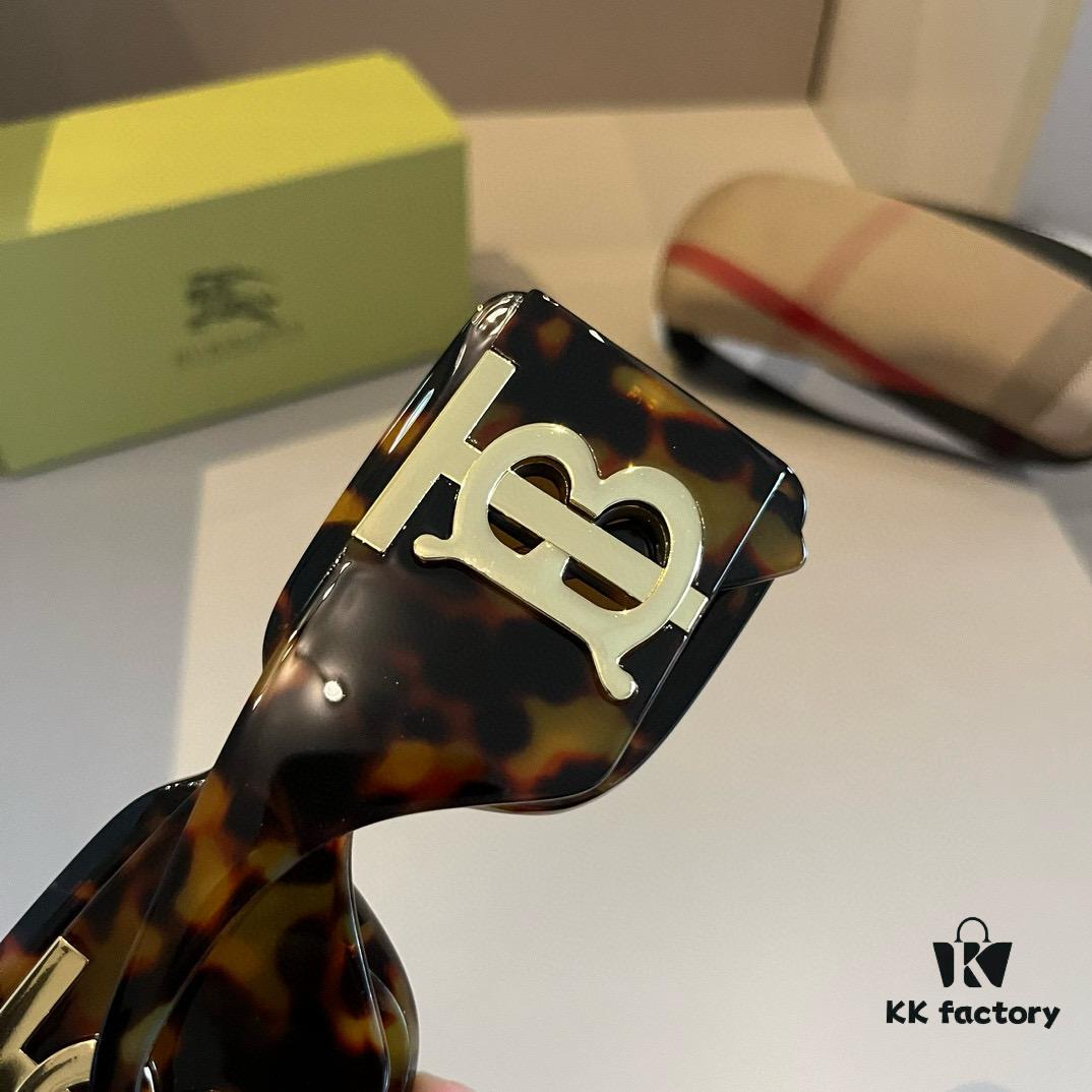 6931a98accd8ab3d7af9dee8 Burberry Sunglasses, absolutely in love, instantly elevating your presence, remarkably slimming the face, large-frame yet lightweight with perfectly engineered temples for a comfortable, feather-light wear!