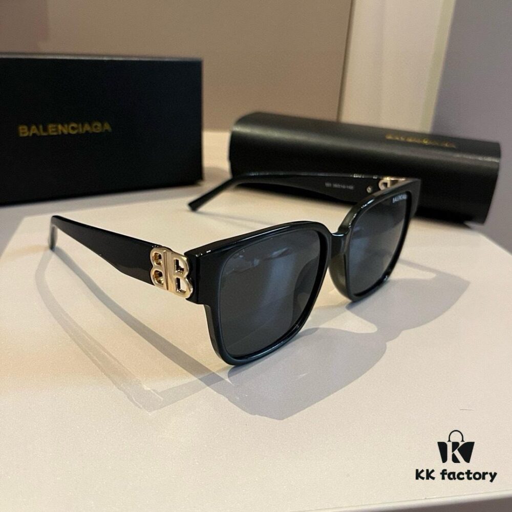 6931a9d6ccd8ab3d7af9e3b3 Balenciaga Square Retro Sunglasses with Vintage Frame and Versatile Lens Colors