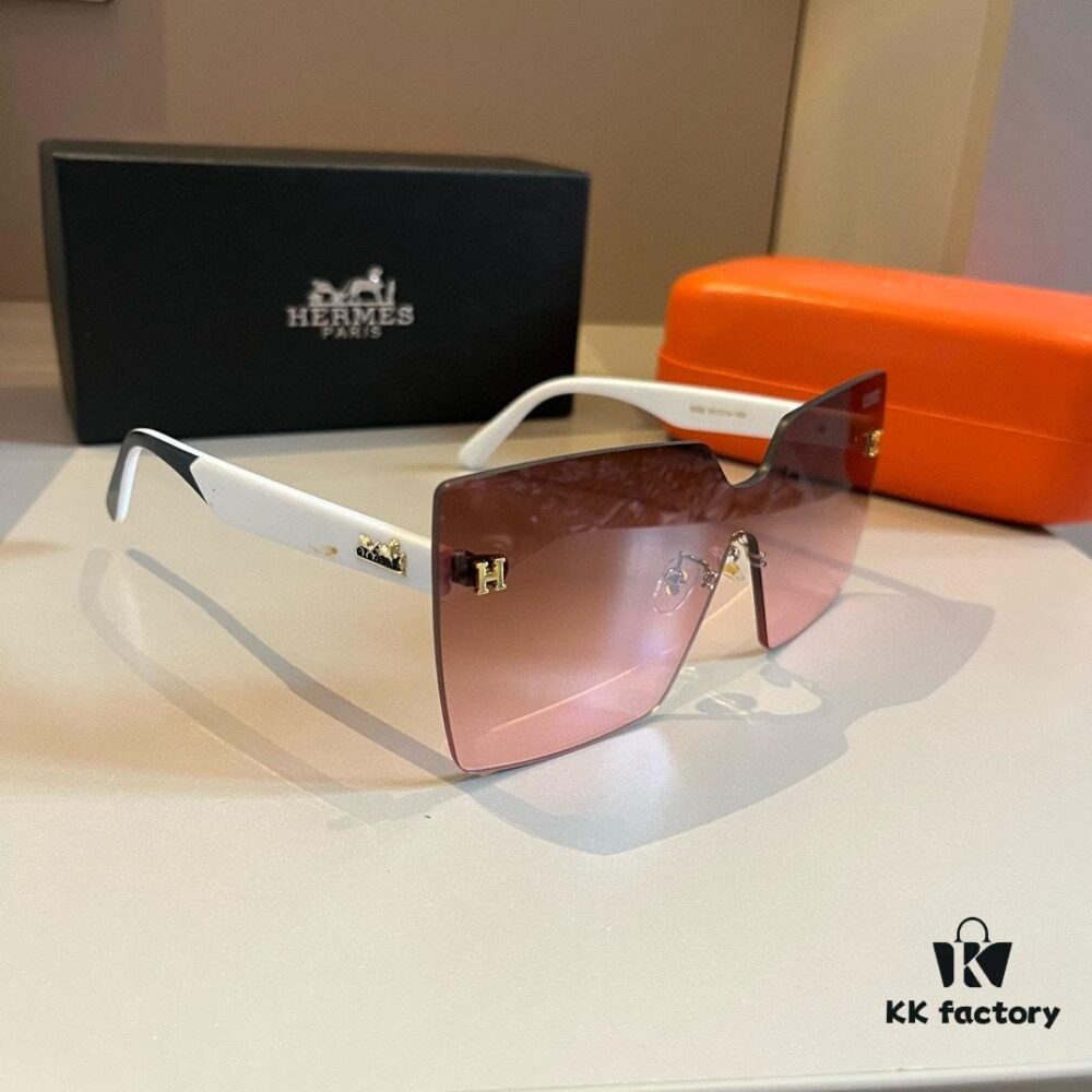 6931a9e5ccd8ab3d7af9e4b0 HERMES Hermès New Heavyweight Women's Sunglasses with Large Frame and 3D Design for Face Contour Enhancement