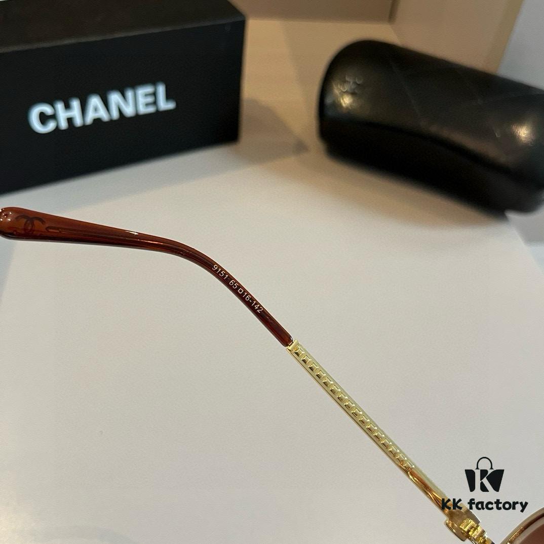 6931aa10ccd8ab3d7af9e764 Chanel Sunglasses, absolutely in love, the moment you put them on your face the aura is perfectly on point, greatly slimming the appearance of the face; large-frame design yet surprisingly lightweight. The temple curvature is just right, offering a light and comfortable wearing experience!
