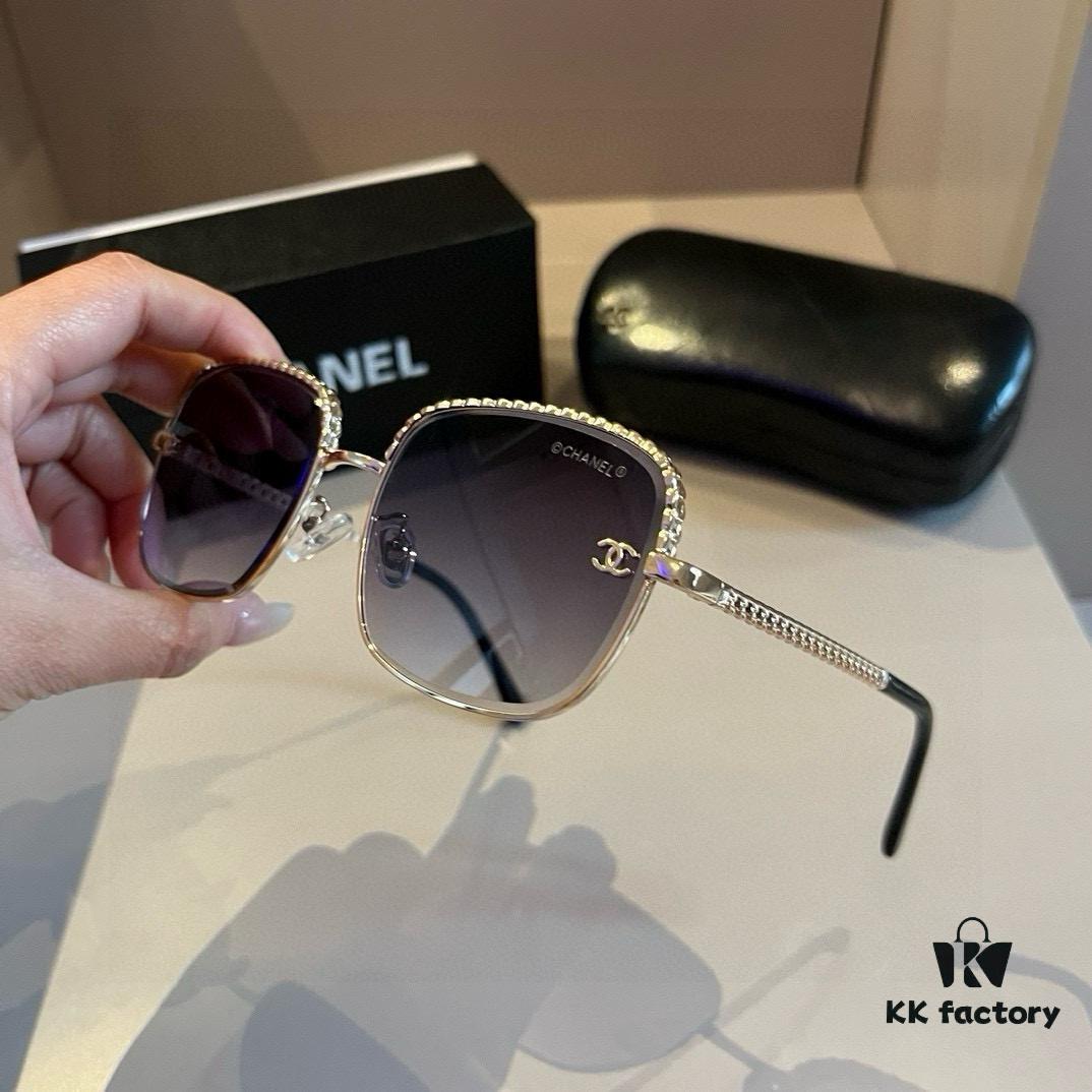 6931aa12ccd8ab3d7af9e781 Chanel Sunglasses, absolutely in love, the moment you put them on your face, the aura is perfectly under control, extremely slimming for the face, large frame yet surprisingly lightweight, with perfectly curved temples for a comfortable, feather-light wear!
