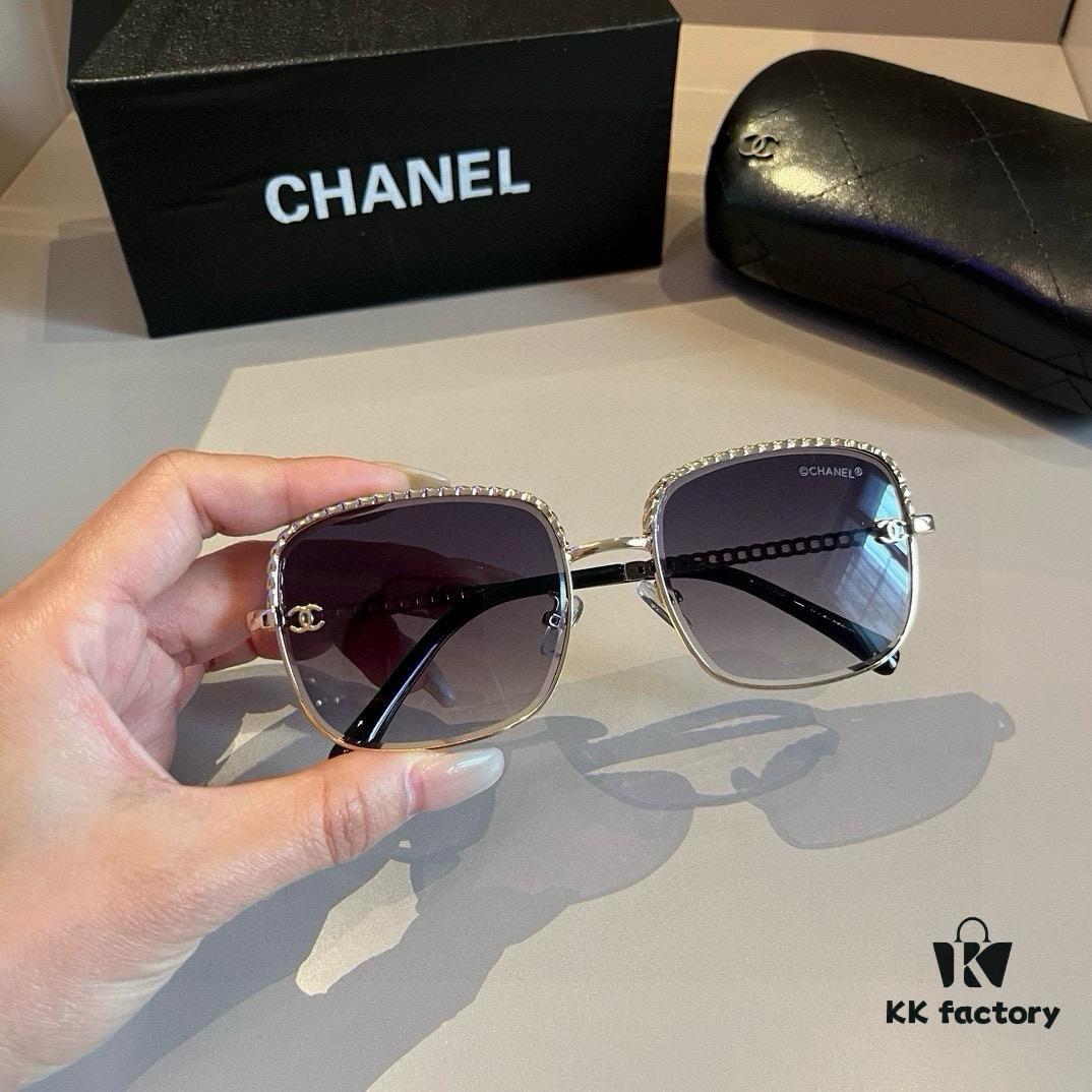 6931aa12ccd8ab3d7af9e783 Chanel Sunglasses, absolutely in love, the moment you put them on your face, the aura is perfectly under control, extremely slimming for the face, large frame yet surprisingly lightweight, with perfectly curved temples for a comfortable, feather-light wear!