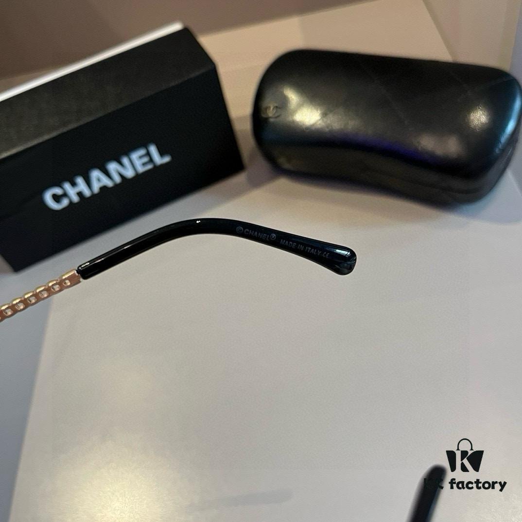 6931aa12ccd8ab3d7af9e785 Chanel Sunglasses, absolutely in love, the moment you put them on your face, the aura is perfectly under control, extremely slimming for the face, large frame yet surprisingly lightweight, with perfectly curved temples for a comfortable, feather-light wear!