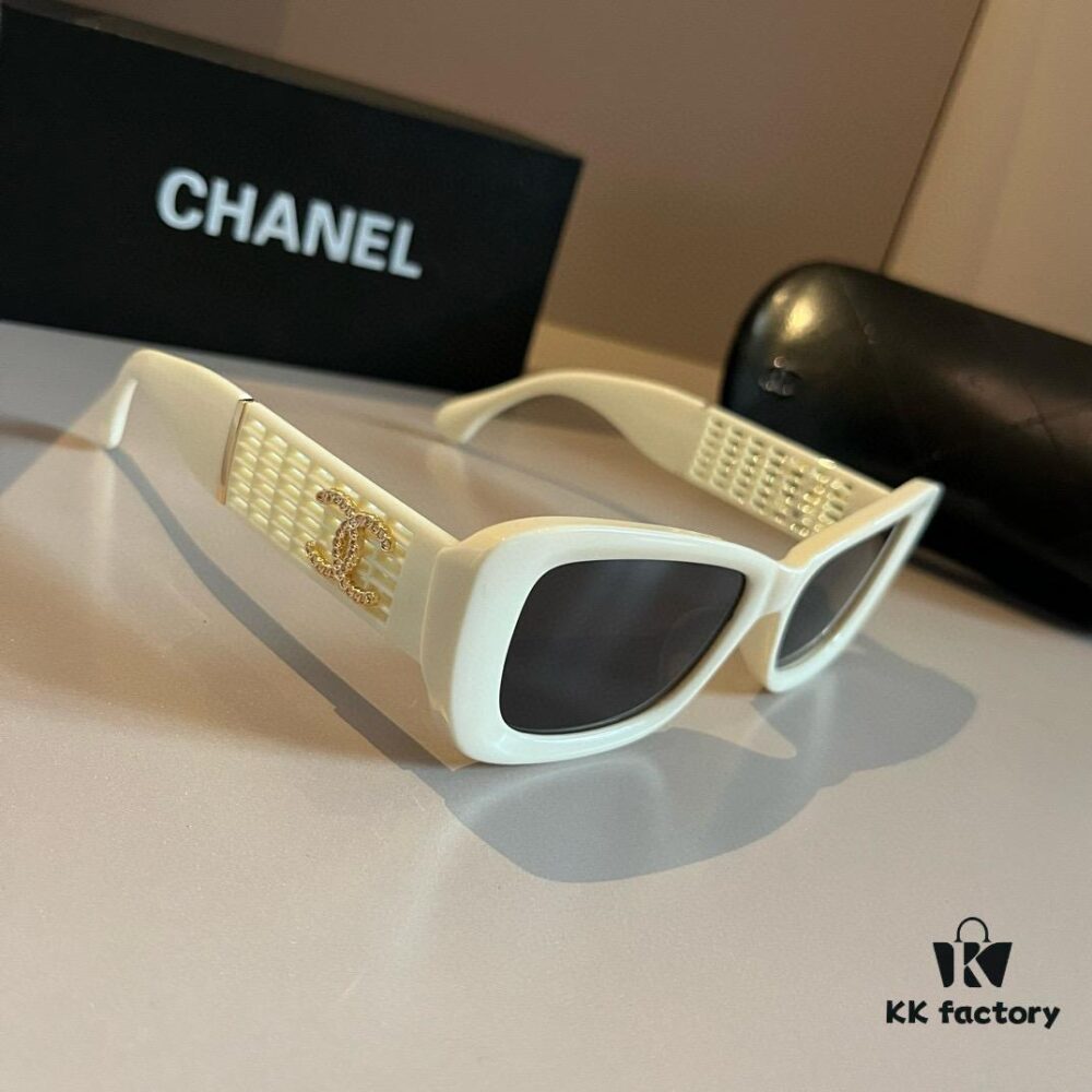 6931aa5accd8ab3d7af9ec0c Vintage Chanel Gold Logo Sunglasses with Double C Logo
