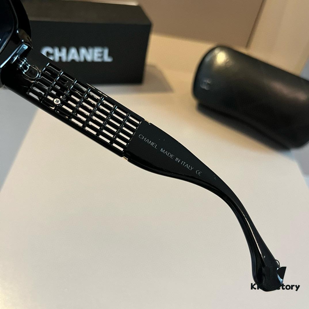 6931aa5bccd8ab3d7af9ec1b Vintage Chanel Gold Logo Sunglasses with Double C Logo
