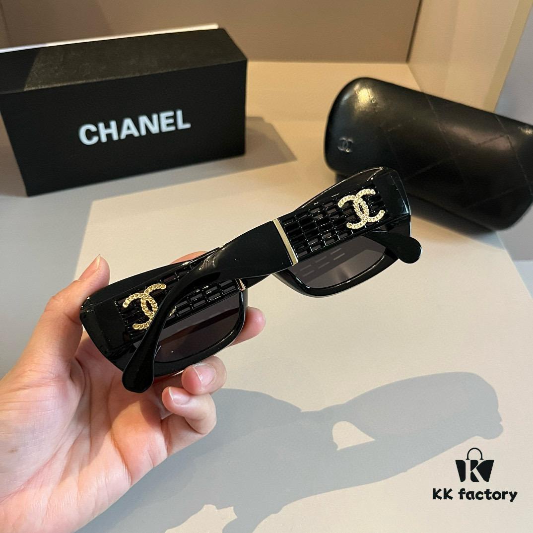 6931aa5bccd8ab3d7af9ec1c Vintage Chanel Gold Logo Sunglasses with Double C Logo