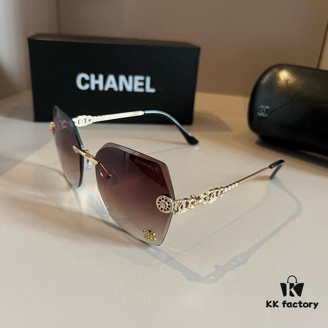 Chanel Popular Catwalk Sunglasses, Same Style as Xiao Hong Shu Influencer Look, This Year's Hottest Trend, Online Celebrity Favorite, Department Store Quality, Fashionable Sun Glasses