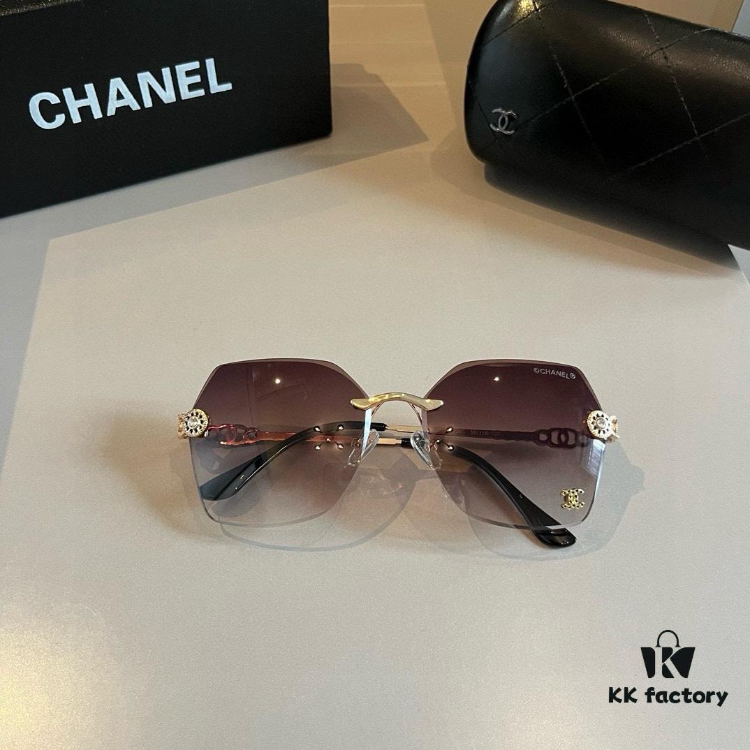 Chanel Popular Catwalk Sunglasses, Same Style as Xiao Hong Shu Influencer Look, This Year's Hottest Trend, Online Celebrity Favorite, Department Store Quality, Fashionable Sun Glasses