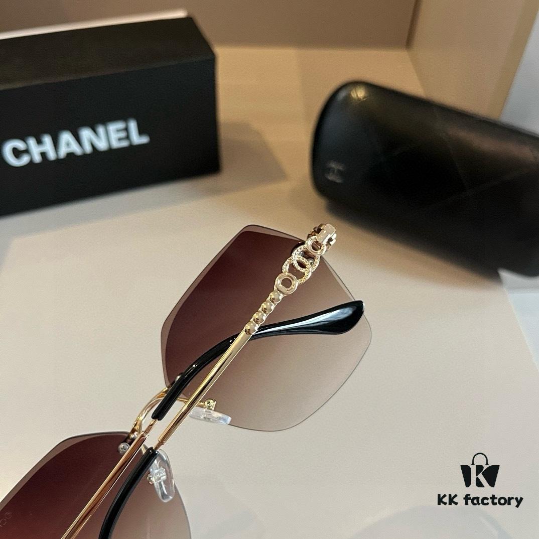 Chanel Popular Catwalk Sunglasses, Same Style as Xiao Hong Shu Influencer Look, This Year's Hottest Trend, Online Celebrity Favorite, Department Store Quality, Fashionable Sun Glasses