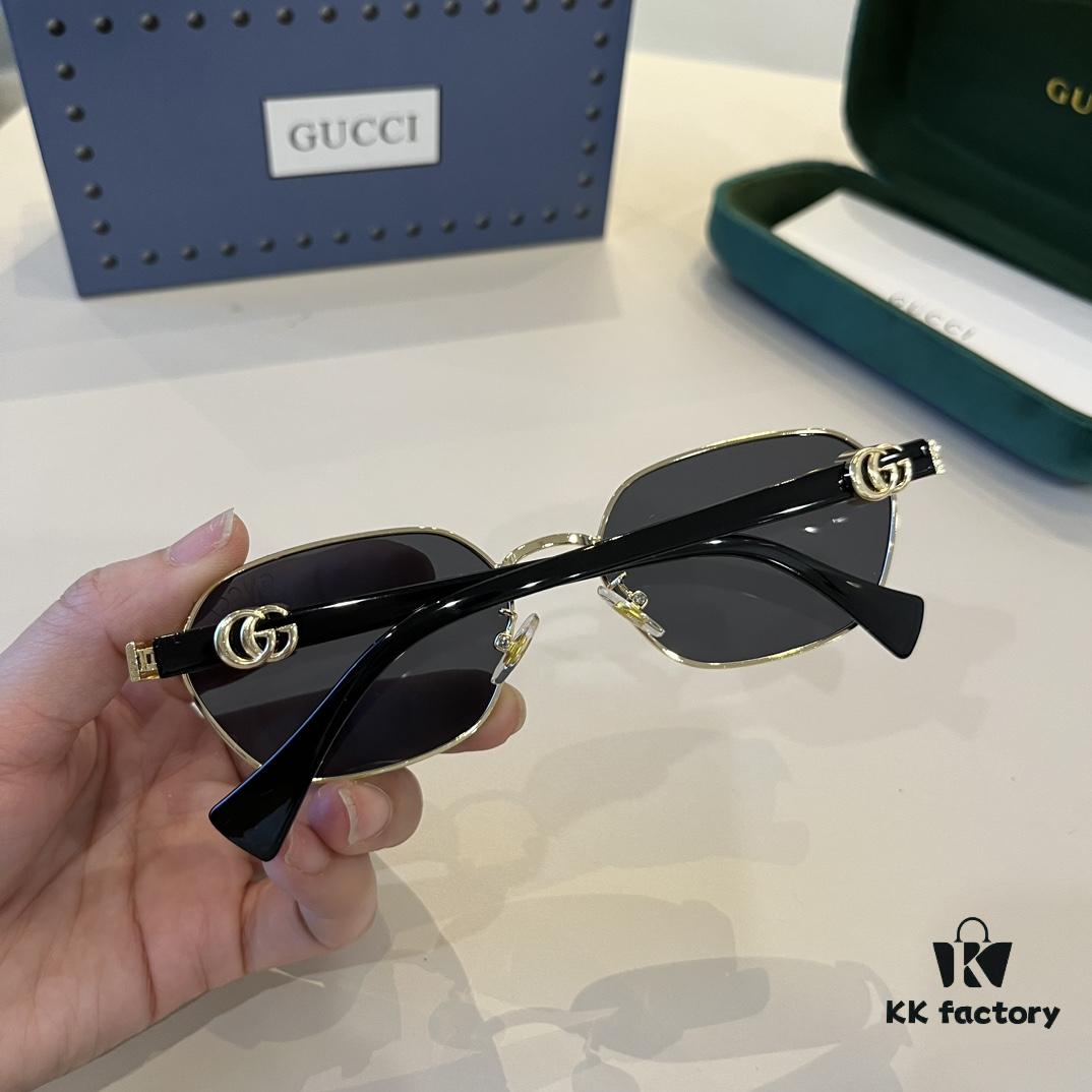 6931ab6bccd8ab3d7af9fc7e Gucci New Heavyweight Women's Sunglasses with Large Frame and 3D Design for Flattering Facial Contour