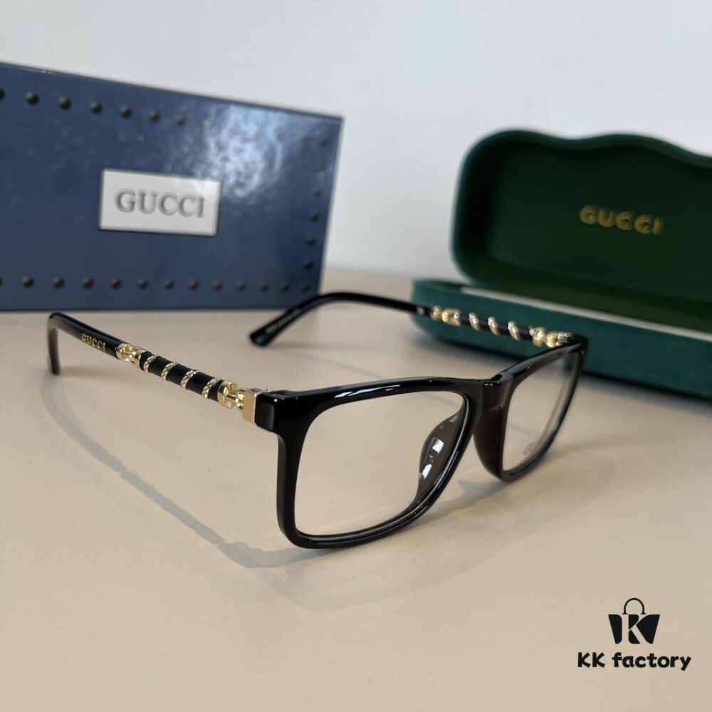 Optical Glasses, Natural Look Essential