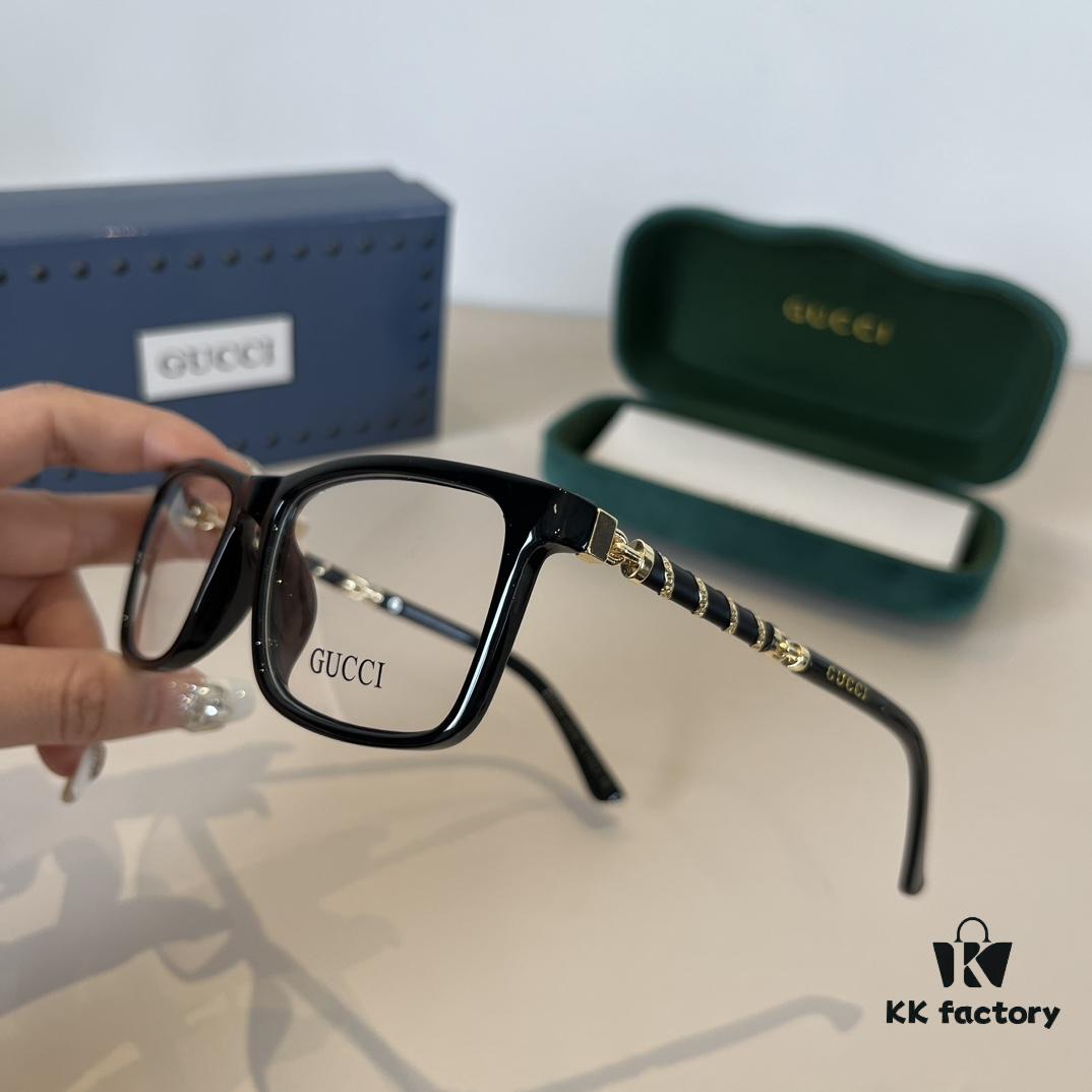 Optical Glasses, Natural Look Essential