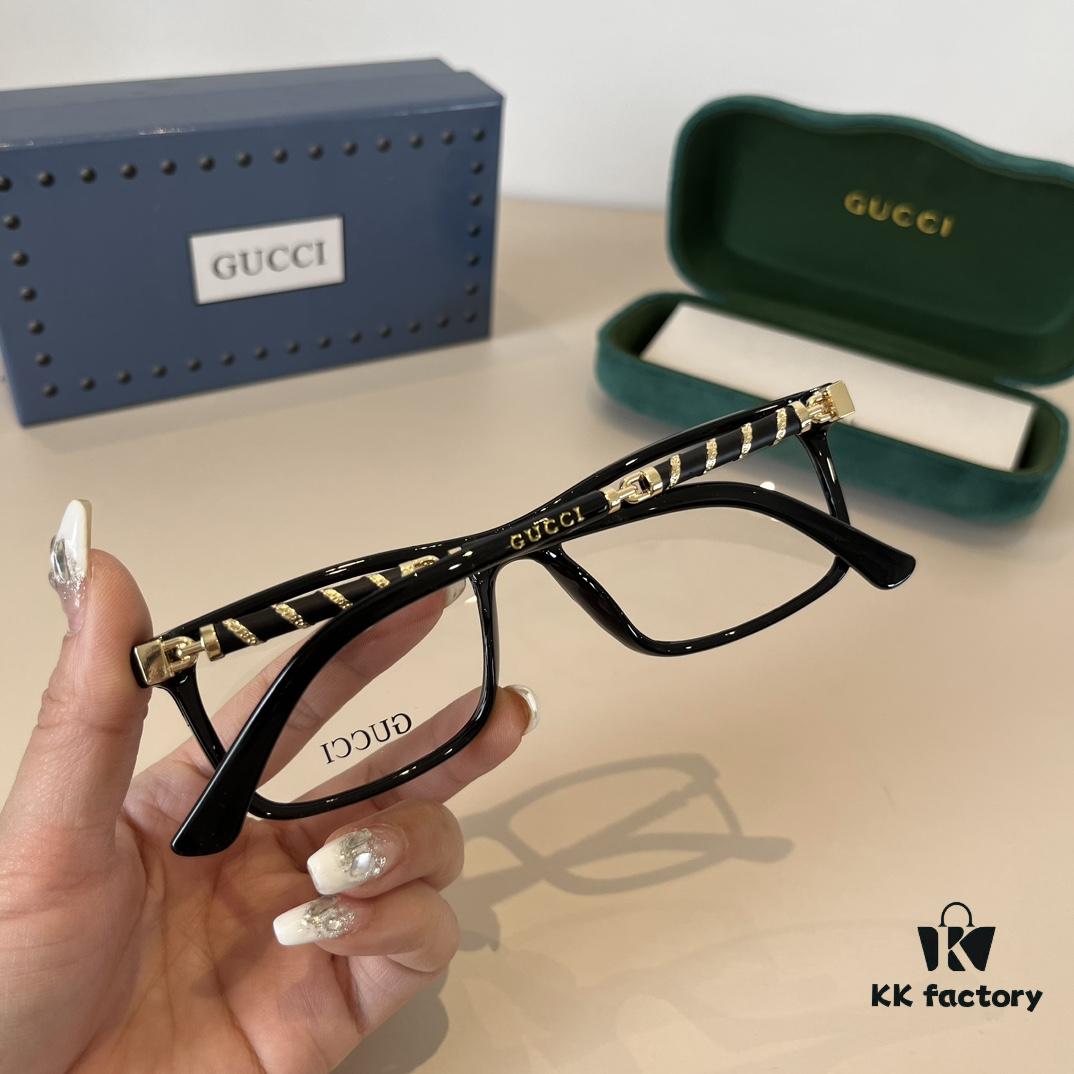 Optical Glasses, Natural Look Essential