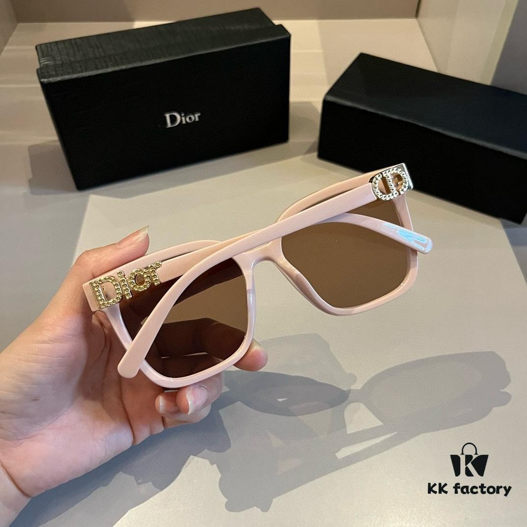 Dior Sunglasses, Lightweight and Comfortable, Oversized Face-Framing Design