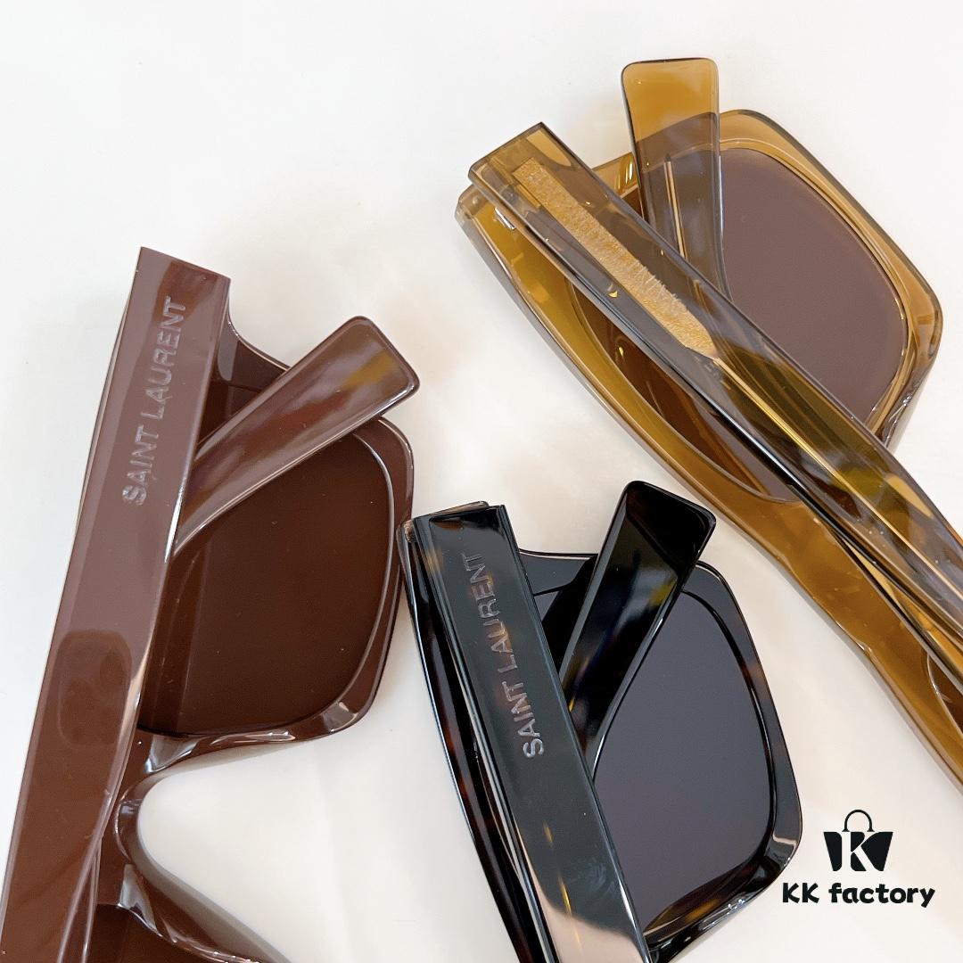 6931ac08ccd8ab3d7afa05cd 125 Saint Laurent SL719 SL719 Universal Frame with Iconic Corners, One-Piece Nose Bridge and Logo-Embossed Temples