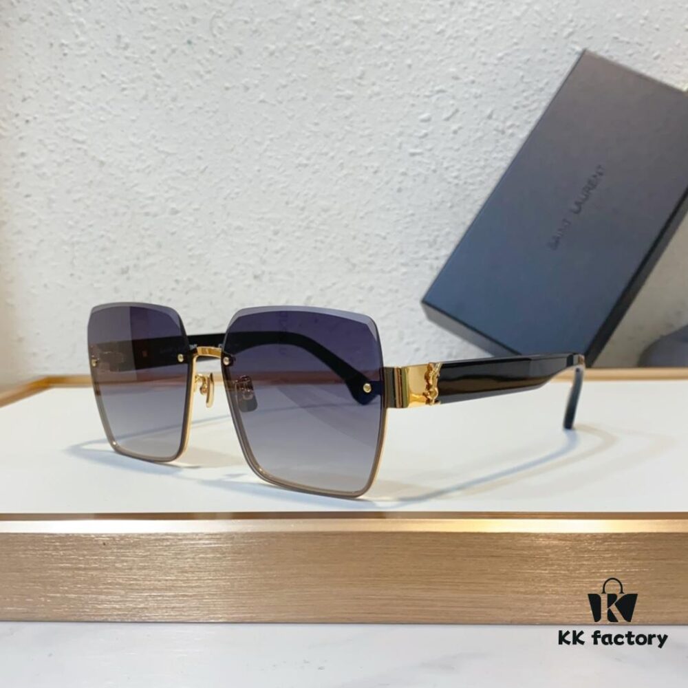 6931ac2fccd8ab3d7afa081b Saint Laurent SL662F Sunglasses