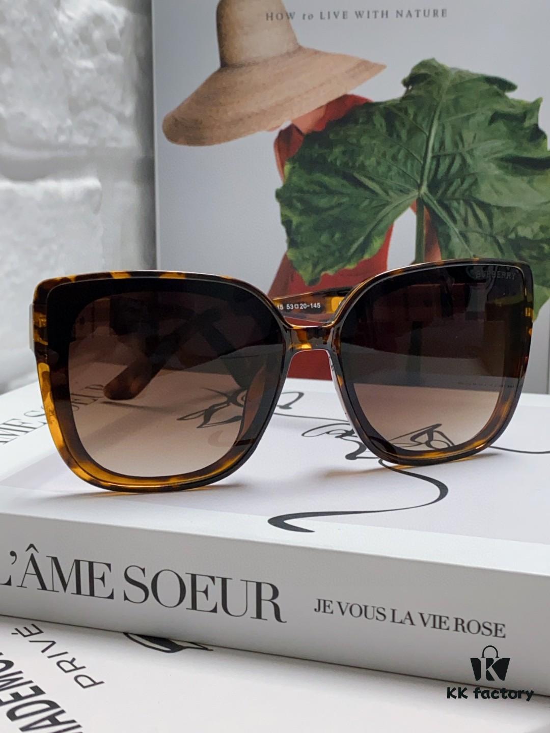 6931ad2cccd8ab3d7afa170c Burberry 2024 New Korean-Style Oversized Wide-Leg Stylish Fast Fashion Nobility Sunglasses Unisex Celebrity-Inspired Slimming Sun Glasses War Horse 🐎 with Classic Check Pattern