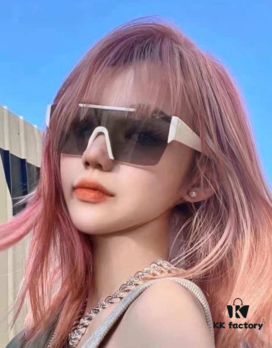 6931ad31ccd8ab3d7afa175b Burberry Trendy Sunglasses for Women, Large Frame UV Protection Slimming One-Piece Sunglasses, Stylish Unisex Driving Shades for Men and Women