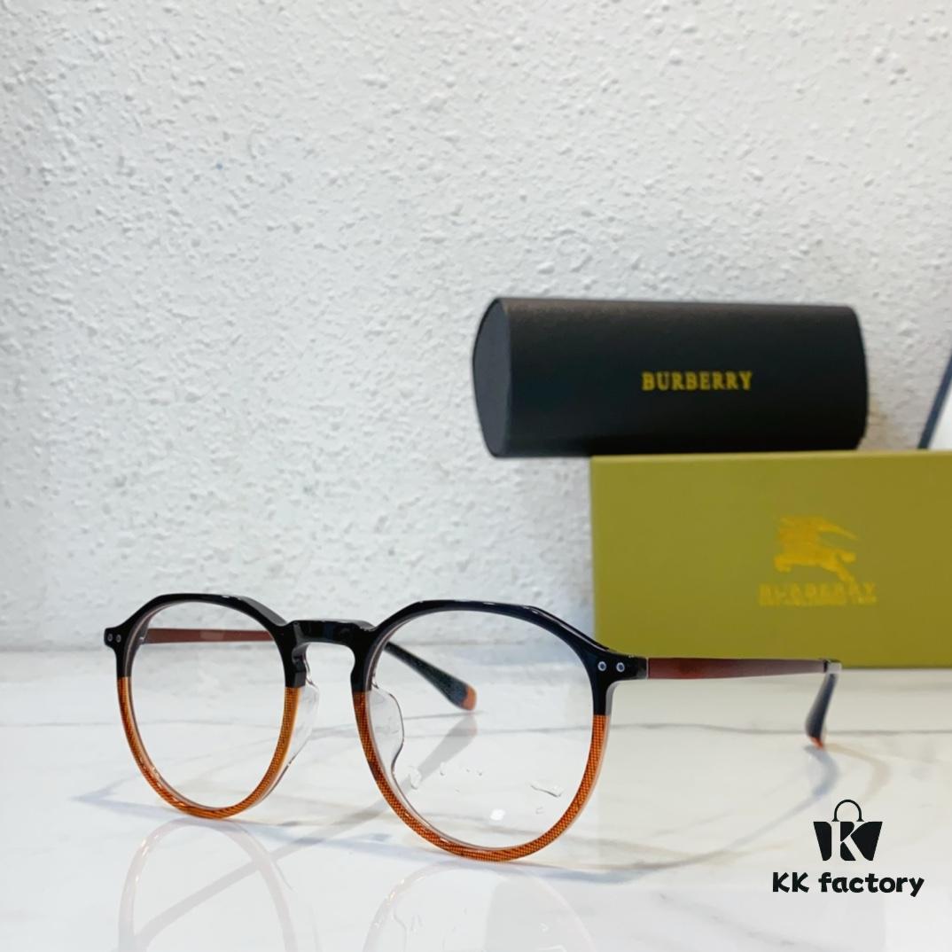 BURBERRY Sunglasses