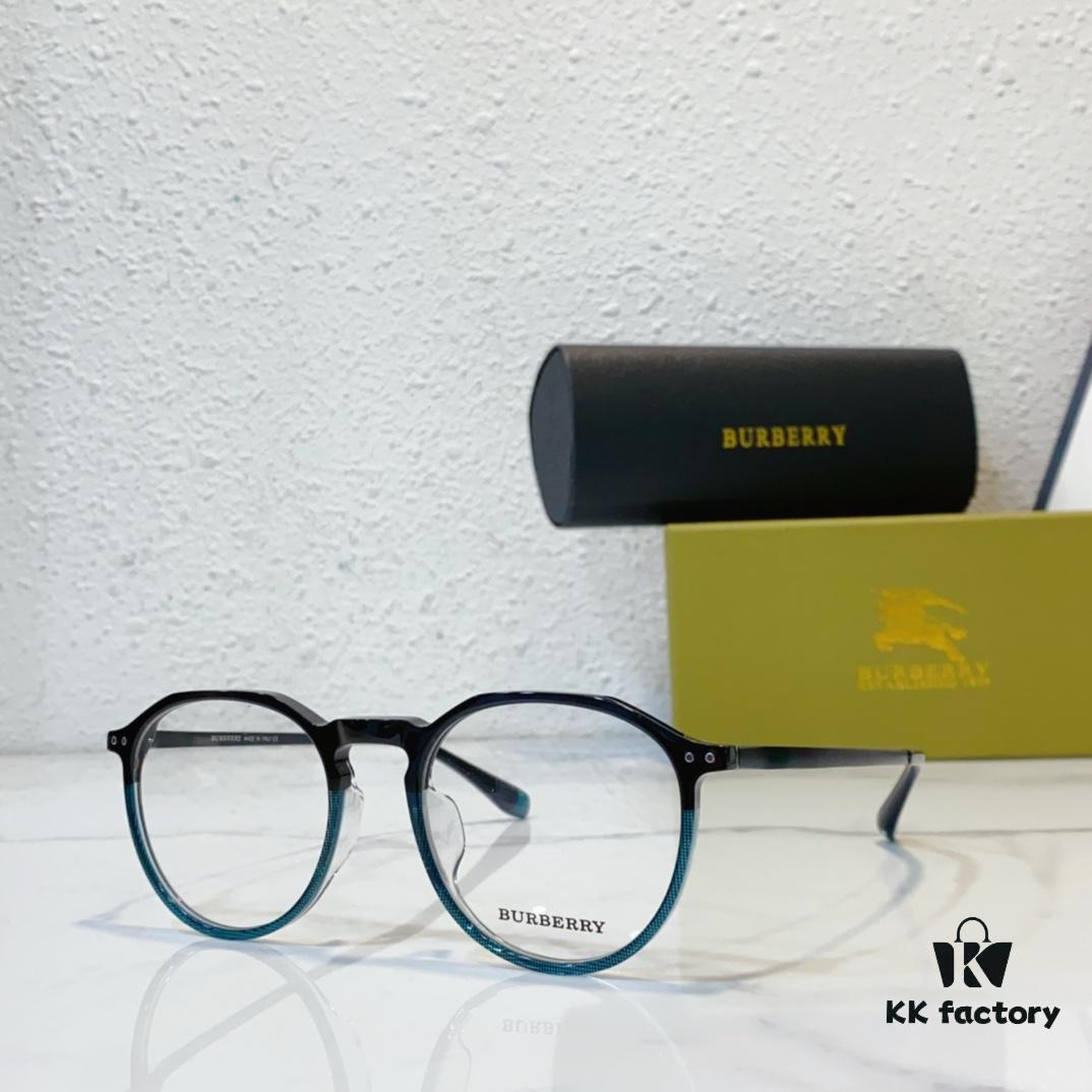 BURBERRY Sunglasses