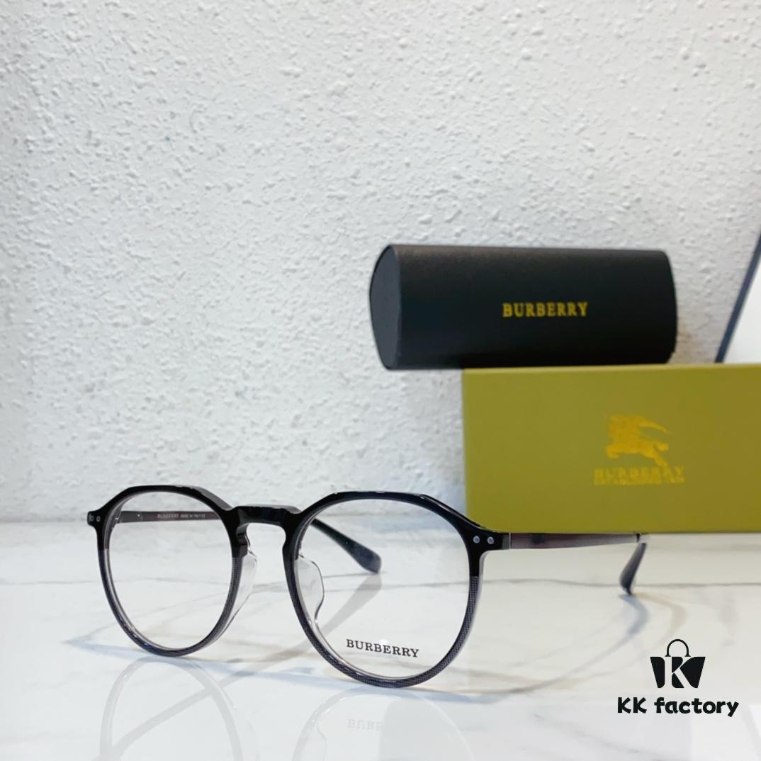 BURBERRY Sunglasses