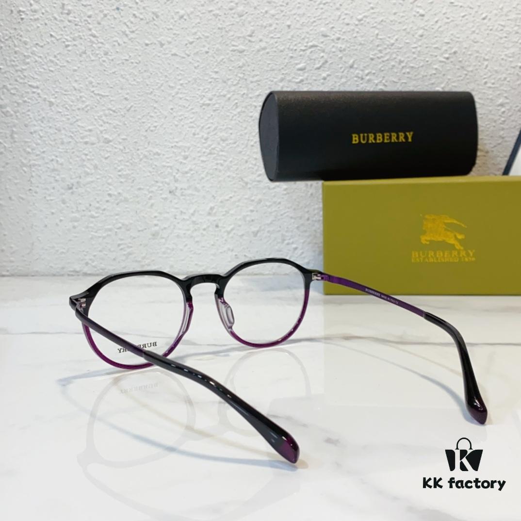 BURBERRY Sunglasses
