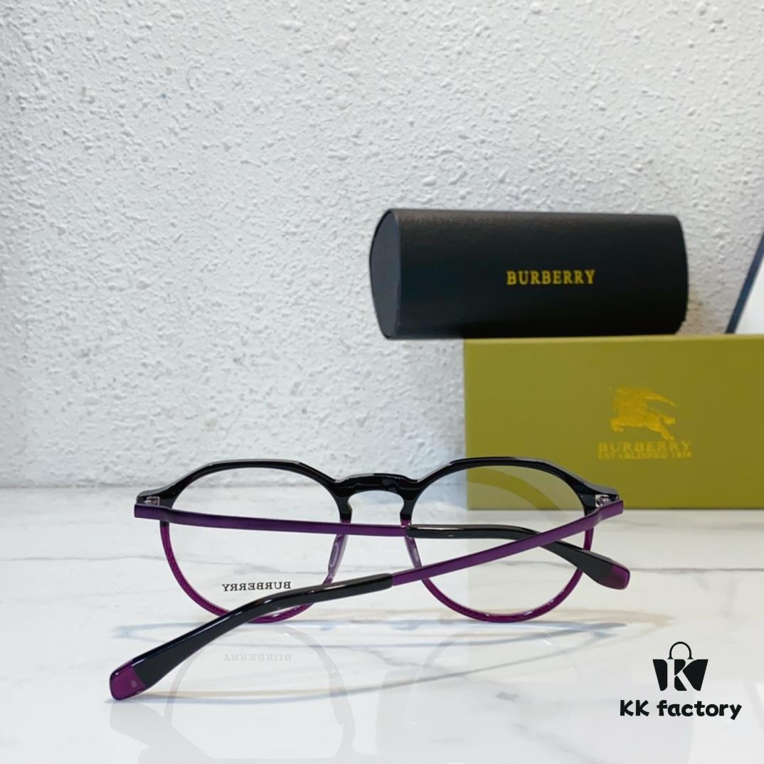 BURBERRY Sunglasses