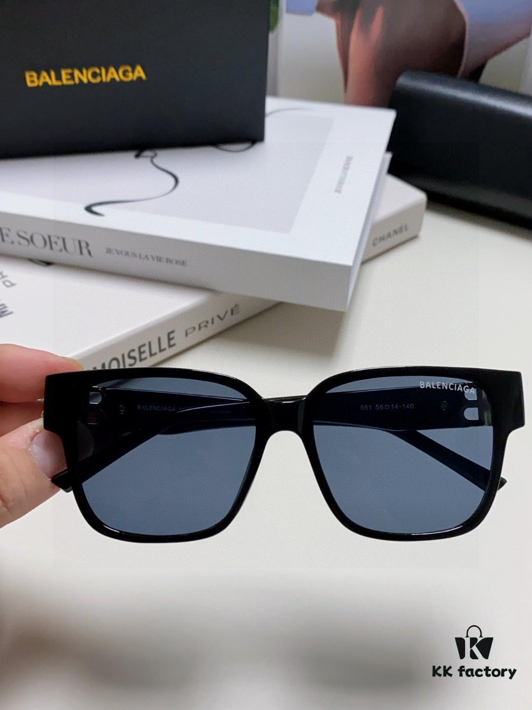 6931ad82ccd8ab3d7afa1c1f Balenciaga BALENCIAGA Square Retro Fashion Sunglasses with Gold-Tone BB Logo and Folding Hinges