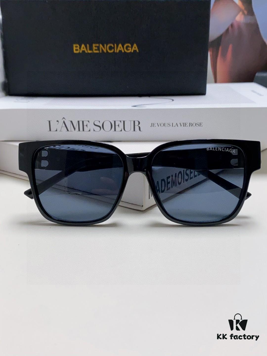 6931ad82ccd8ab3d7afa1c22 Balenciaga BALENCIAGA Square Retro Fashion Sunglasses with Gold-Tone BB Logo and Folding Hinges