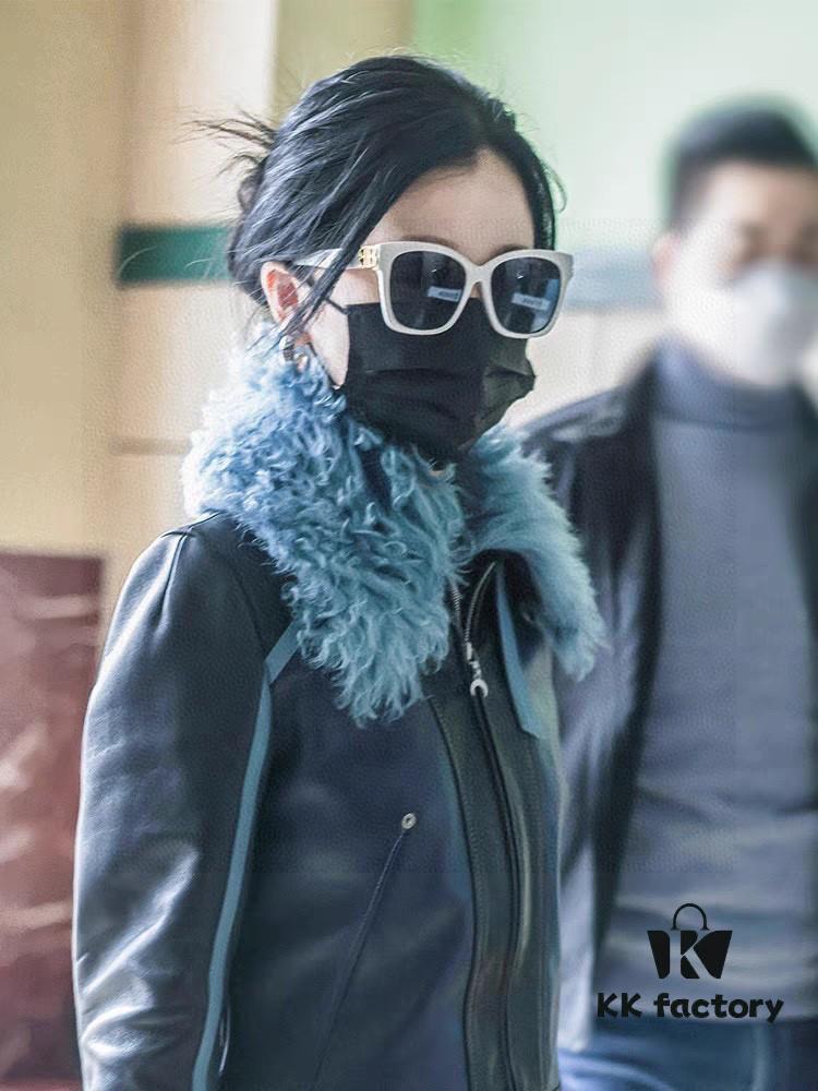 6931ad83ccd8ab3d7afa1c31 Balenciaga BALENCIAGA Square Retro Fashion Sunglasses with Gold BB Logo and Folding Hinge