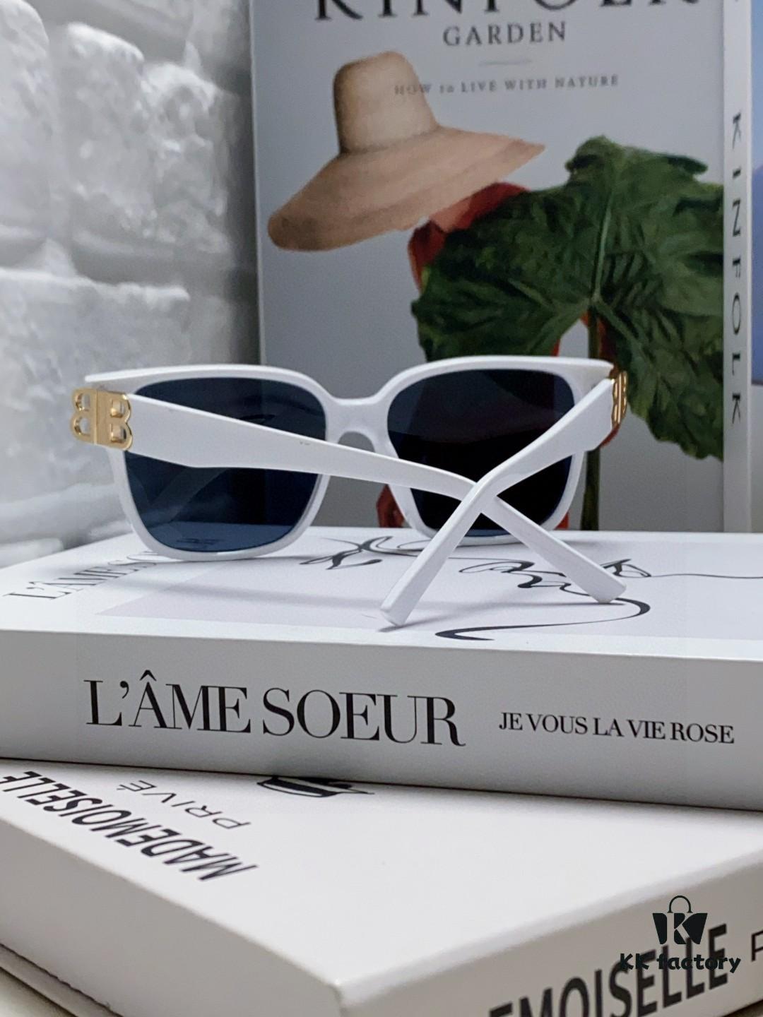 6931ad84ccd8ab3d7afa1c36 Balenciaga BALENCIAGA Square Retro Fashion Sunglasses with Gold BB Logo and Folding Hinge