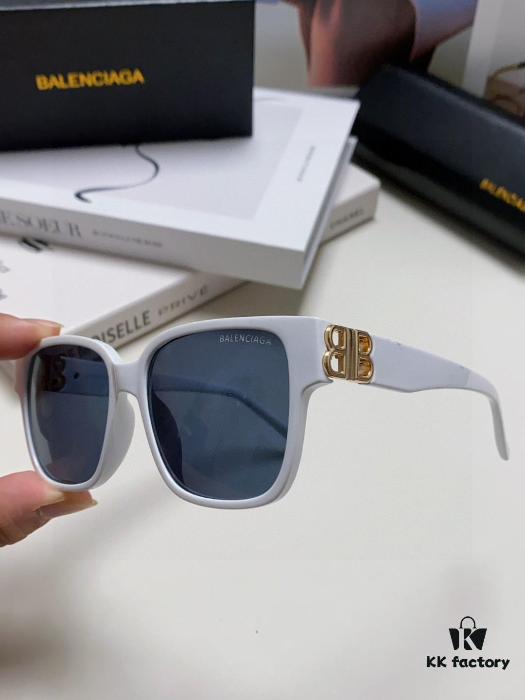 6931ad84ccd8ab3d7afa1c39 Balenciaga BALENCIAGA Square Retro Fashion Sunglasses with Gold BB Logo and Folding Hinge