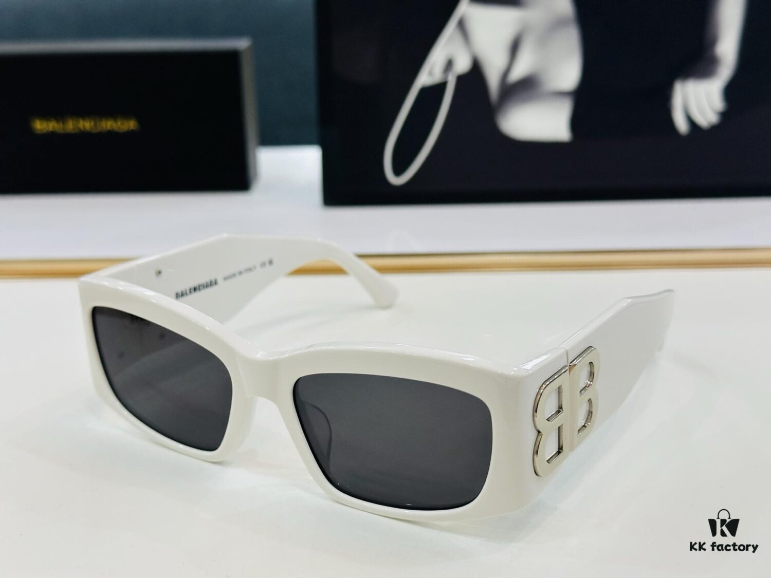 6931ad85ccd8ab3d7afa1c4c BALENCIAGA Balenciaga BB0360S Size 56 Temple 19-130 Stylish and Versatile Sunglasses