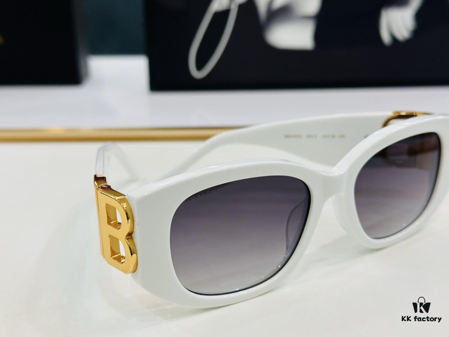 6931ad87ccd8ab3d7afa1c6a BALENCIAGA Balenciaga BB04003 Size: 54□18-130 Unique and Exceptional Design Instantly Appealing Versatile Stylish Look D Universal Fashion High-Quality Sunglasses