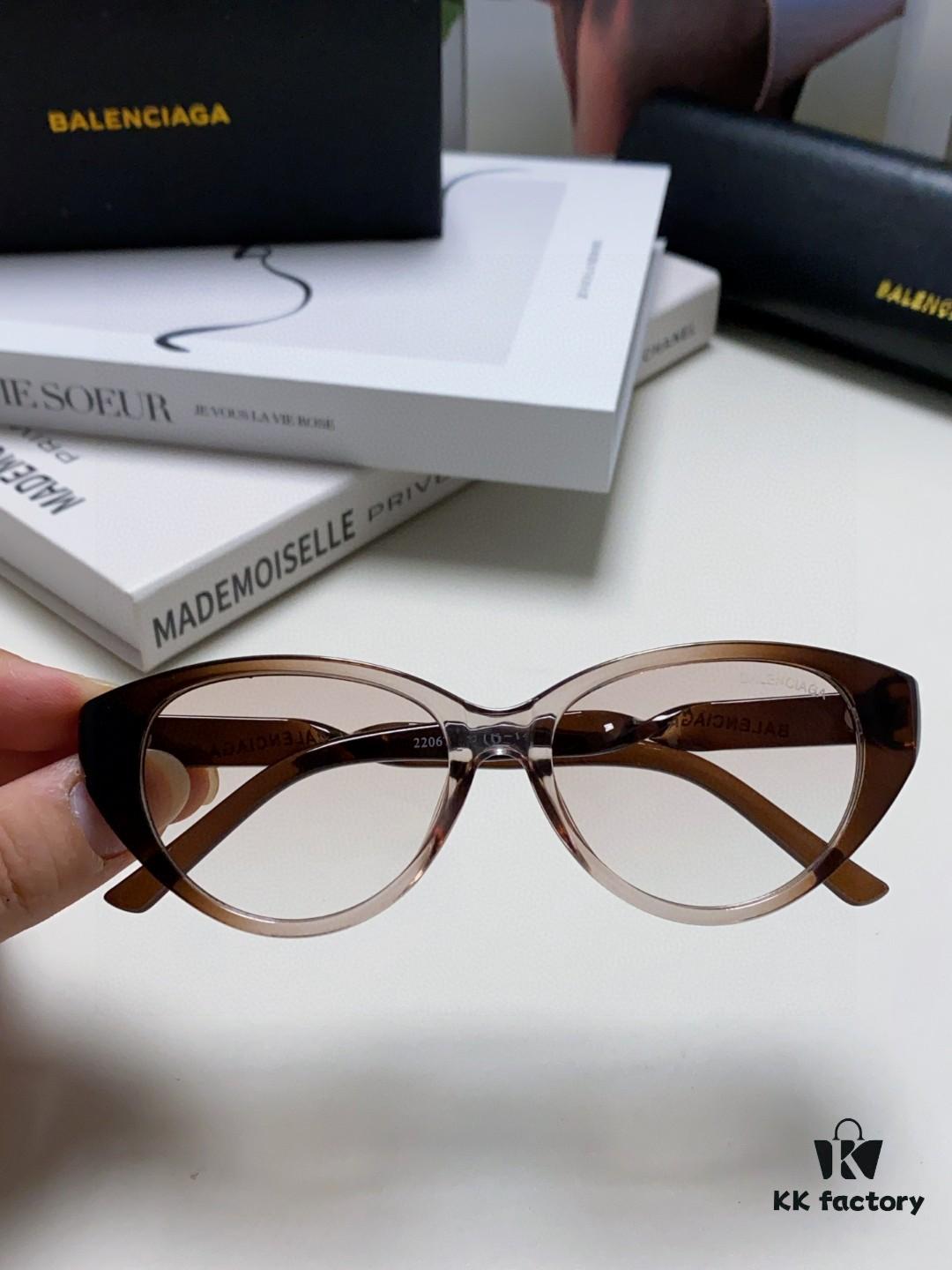 6931ad9accd8ab3d7afa1d62 BALENCIAGA Balenciaga Latest Unique Frame Design Instantly Eye-Catching Minimalist Small Frame High-Quality Eyewear Sunglasses