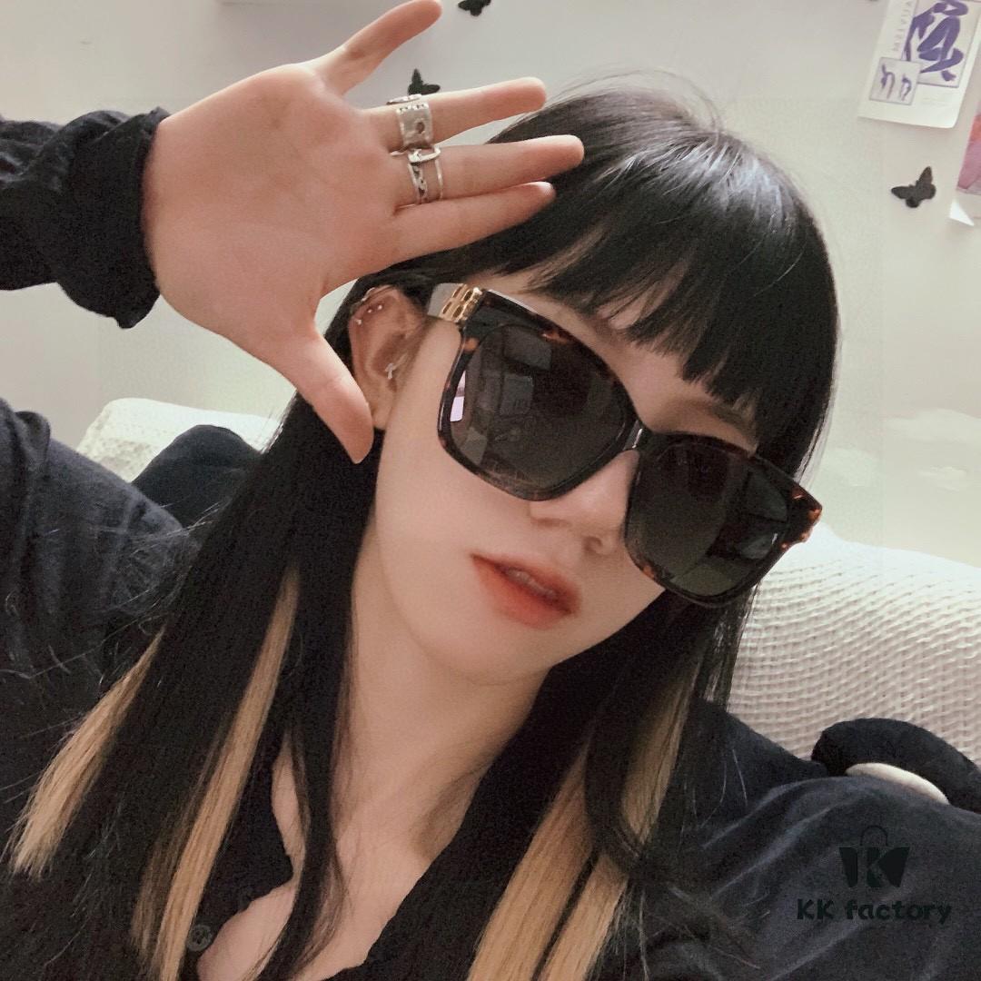 6931ad9cccd8ab3d7afa1d77 BALENCIAGA Square Retro Sunglasses with Gold BB Logo and Foldable Hinge