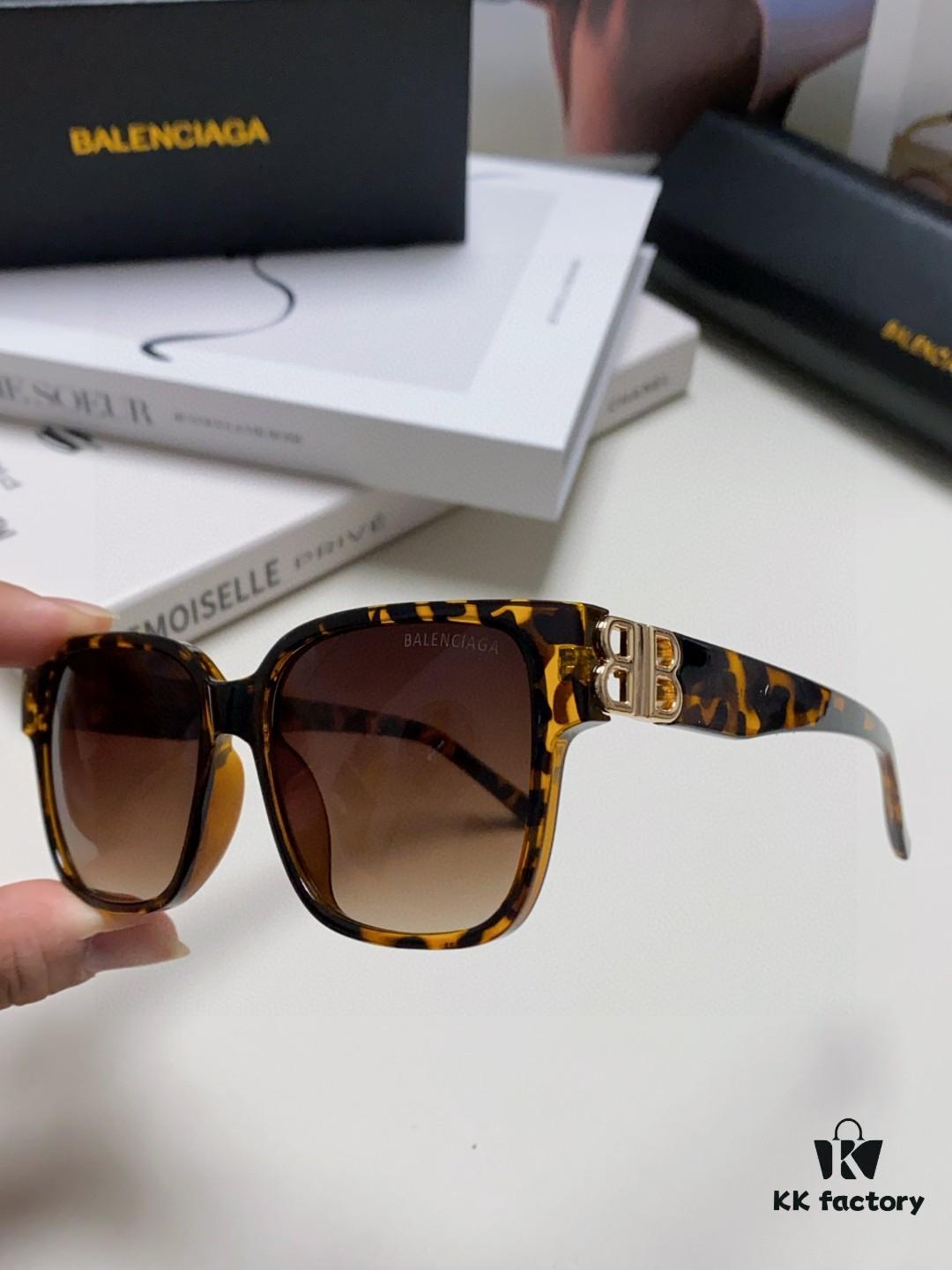 6931ad9dccd8ab3d7afa1d7d BALENCIAGA Square Retro Sunglasses with Gold BB Logo and Foldable Hinge