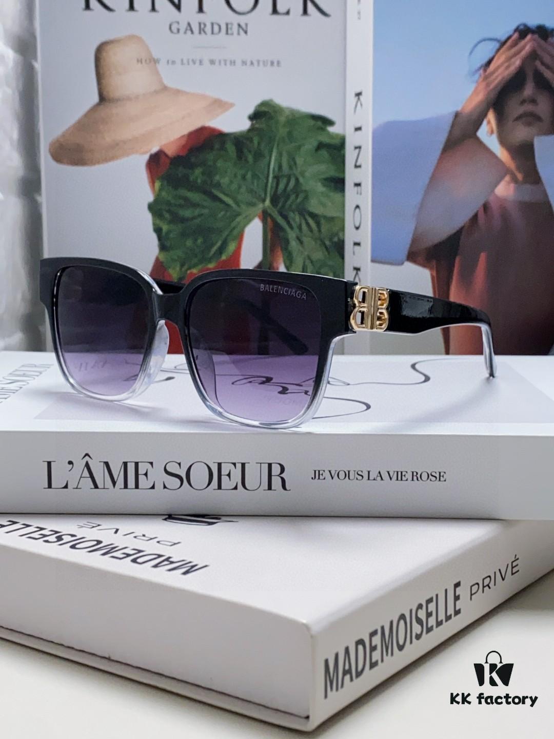 6931ad9eccd8ab3d7afa1d8f Balenciaga BALENCIAGA Square Retro Fashion Sunglasses with Gold BB Logo and Folding Hinge