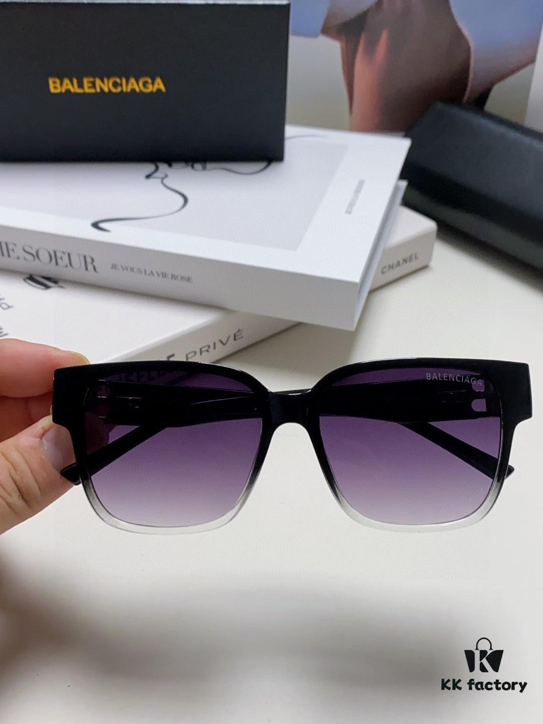 6931ad9eccd8ab3d7afa1d92 Balenciaga BALENCIAGA Square Retro Fashion Sunglasses with Gold BB Logo and Folding Hinge