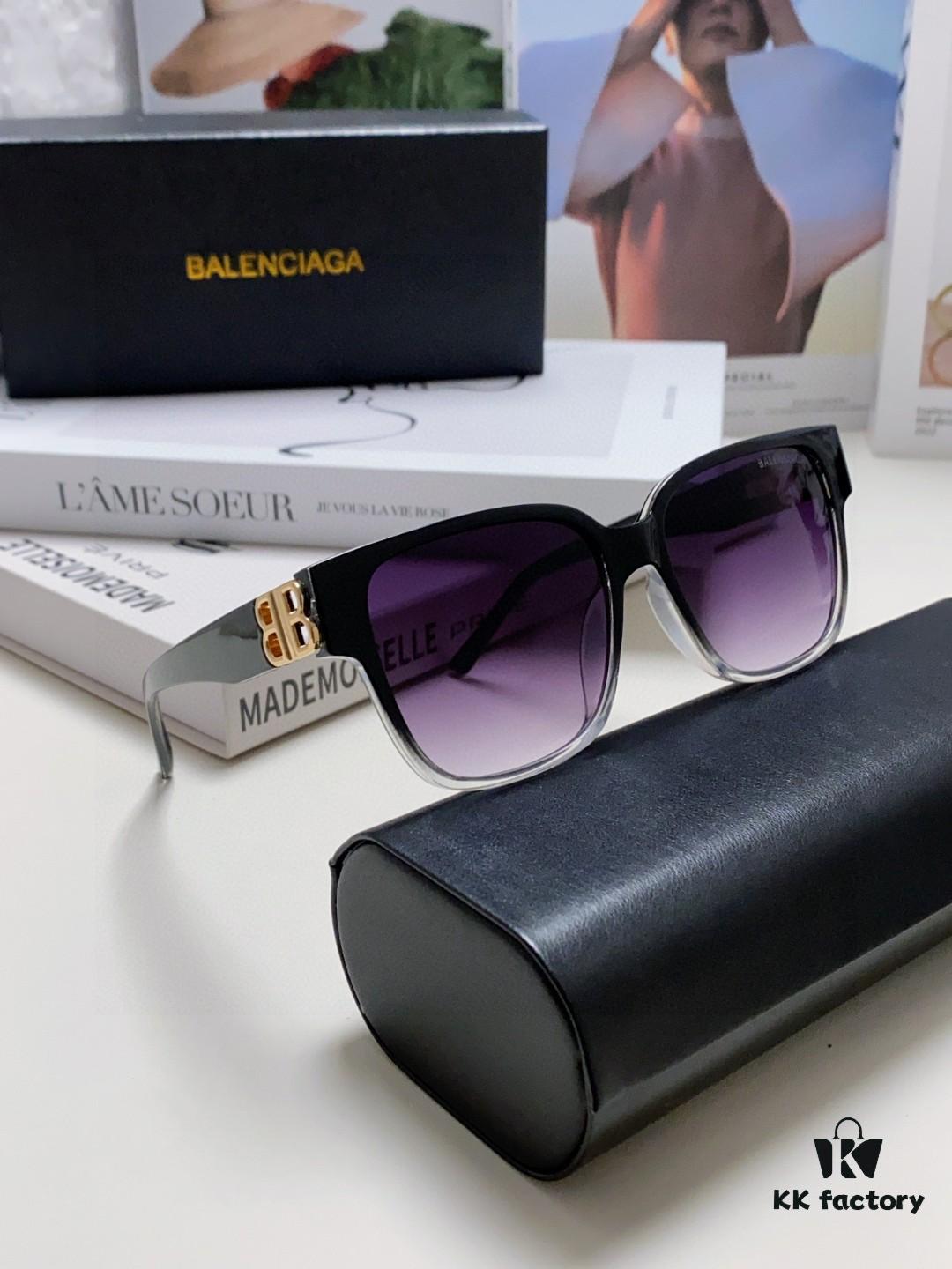 6931ad9eccd8ab3d7afa1d96 Balenciaga BALENCIAGA Square Retro Fashion Sunglasses with Gold BB Logo and Folding Hinge