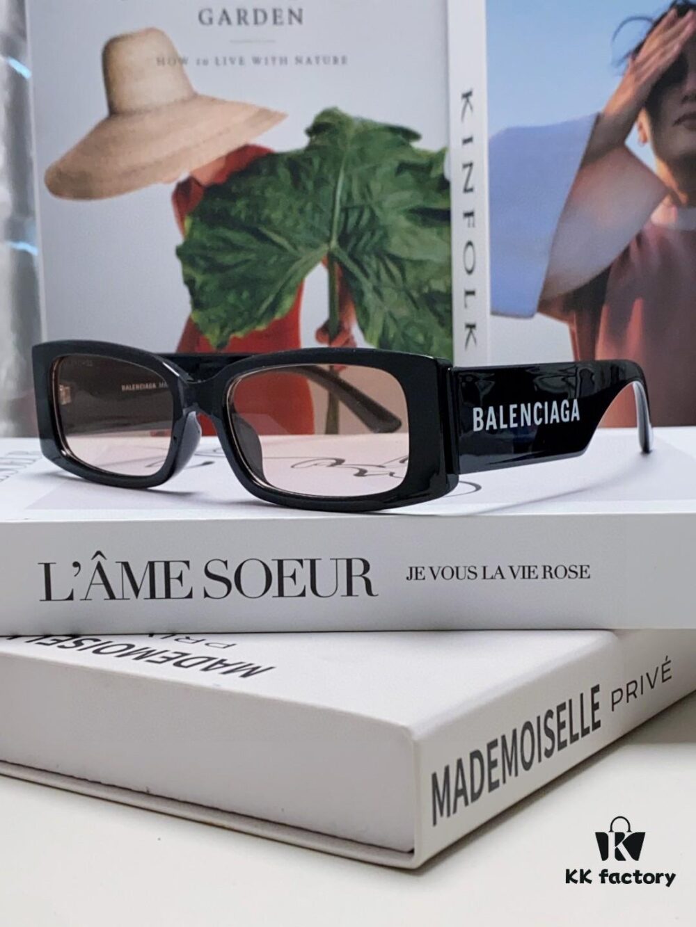 6931ada6ccd8ab3d7afa1df9 Balenciaga 2025 Spring/Summer New Arrival Futuristic Sunglasses Unisex Sports Fashion Minimalist Style