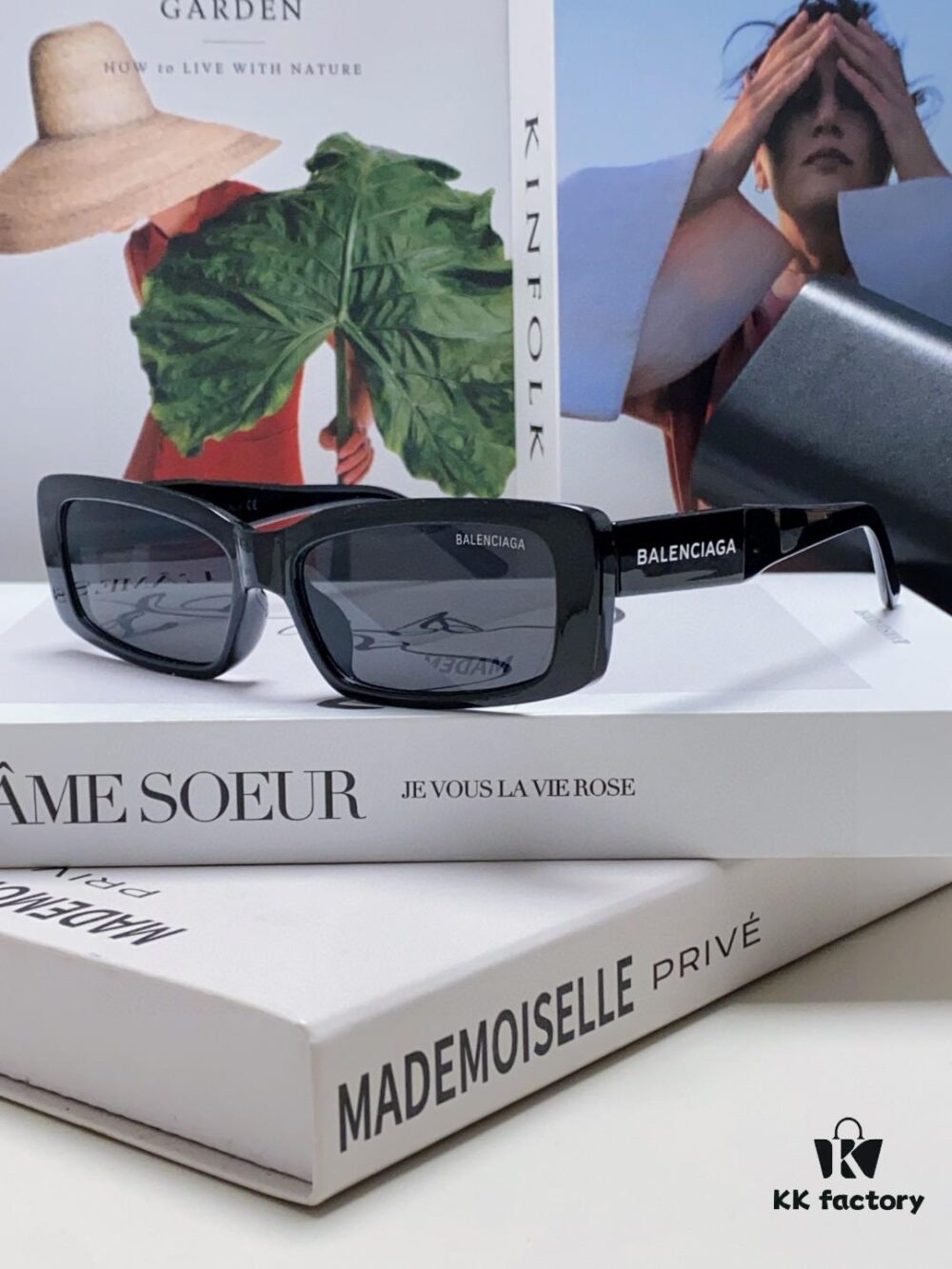 6931ada9ccd8ab3d7afa1e26 Balenciaga 2025 New Arrival European and American Fashion Statement Rectangular Sunglasses with Wide Lettering, Trendy Instagram-Worthy Avant-Garde Eyewear